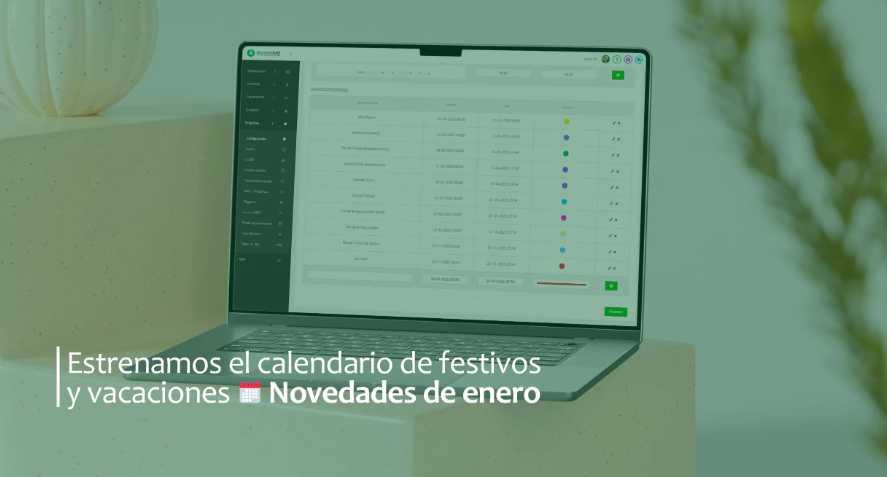 Portátil sobre una mesa donde aparece la app de Evisane y como título: Estrenamos el calendario de festivos y vacaciones. Novedades de enero.