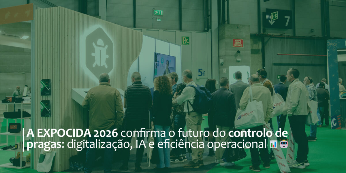 Stand da EviSane na EXPOCIDA 2026 com participantes a assistir a uma demonstração ao vivo sobre digitalização e inteligência artificial no controlo de pragas.